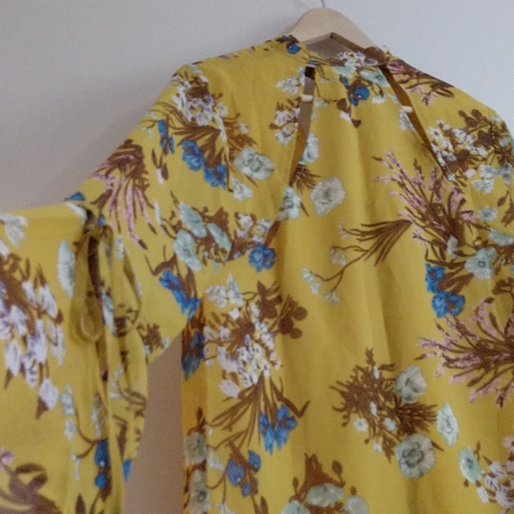 ENTRO:  BOHO chic, Bold, Beautiful mustard yellow blouse with floral print - Picture 2 of 8